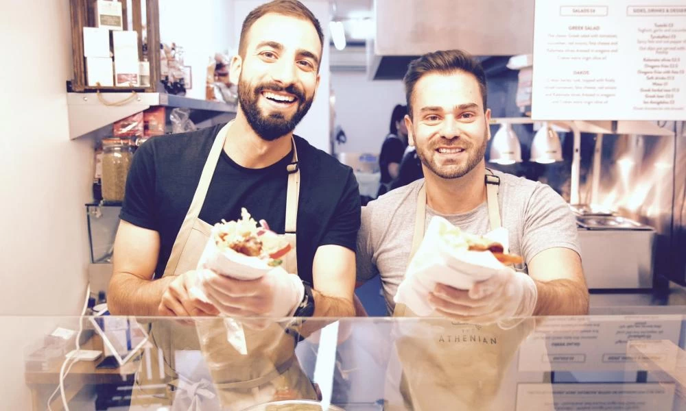 Βραβείο στο “The Athenian” που έμαθε το σουβλάκι στους Άγγλους